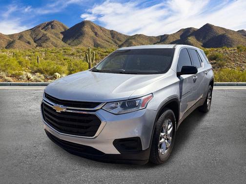 Silver Ice Metallic 2018 Chevrolet Traverse LS