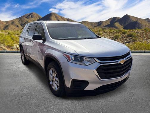 Silver Ice Metallic 2018 Chevrolet Traverse LS