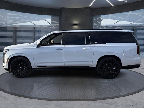 Vibrant White Tricoat 2026 Cadillac Escalade ESV Sport