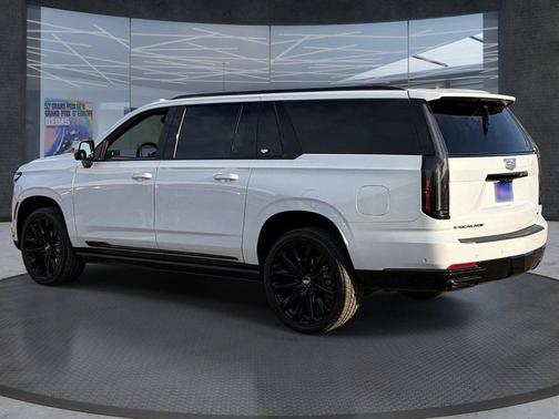 Vibrant White Tricoat 2026 Cadillac Escalade ESV Sport