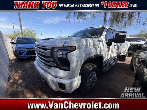 Iridescent Pearl Tricoat 2025 Chevrolet Silverado 3500 High Country