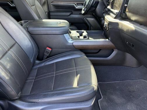 Iridescent Pearl Tricoat 2025 Chevrolet Silverado 3500 High Country