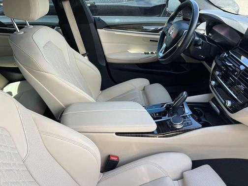 Aventurin Red Metallic 2023 BMW 530 i