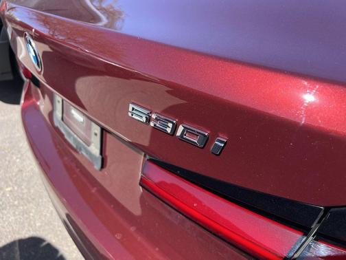Aventurin Red Metallic 2023 BMW 530 i