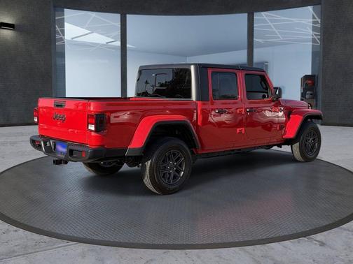 Firecracker Red Clearcoat 2025 Jeep Gladiator Sport S