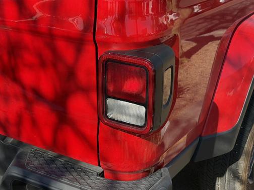 Firecracker Red Clearcoat 2025 Jeep Gladiator Sport S