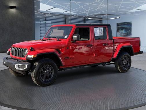 Firecracker Red Clearcoat 2025 Jeep Gladiator Sport S