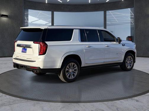 White Frost Tricoat 2022 GMC Yukon XL Denali