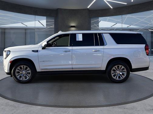 White Frost Tricoat 2022 GMC Yukon XL Denali