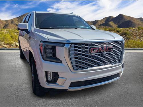 White Frost Tricoat 2022 GMC Yukon XL Denali