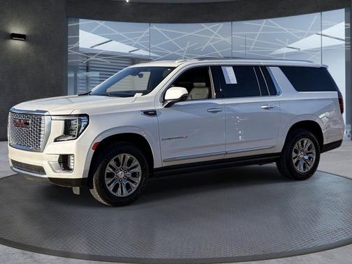 White Frost Tricoat 2022 GMC Yukon XL Denali