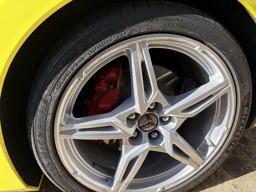 Accelerate Yellow Metallic 2021 Chevrolet Corvette Stingray w/2LT