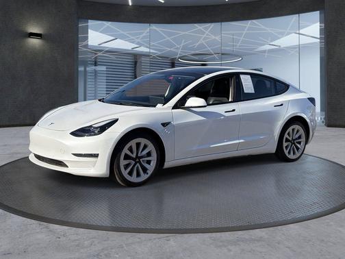 Pearl White Multi-Coat 2022 Tesla Model 3 Long Range