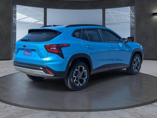 Marina Blue Metallic 2026 Chevrolet Trax LT