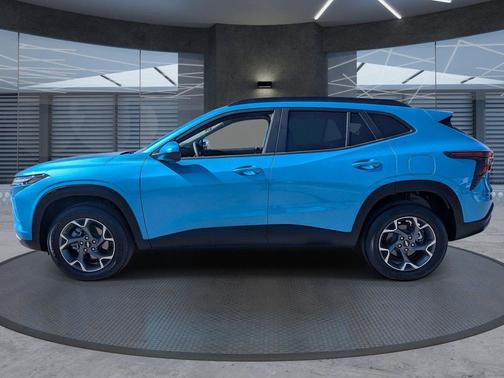 Marina Blue Metallic 2026 Chevrolet Trax LT