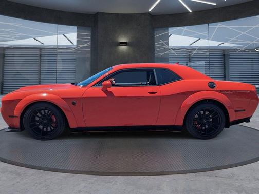 Go Mango 2023 Dodge Challenger SRT Hellcat
