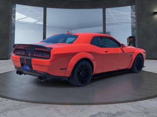 Go Mango 2023 Dodge Challenger SRT Hellcat