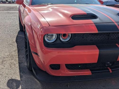 Go Mango 2023 Dodge Challenger SRT Hellcat