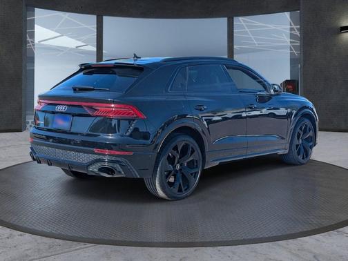 Mythos Black Metallic 2022 Audi RS Q8 4.0T