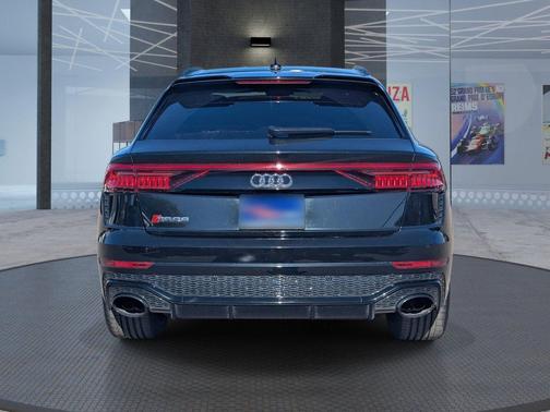 Mythos Black Metallic 2022 Audi RS Q8 4.0T