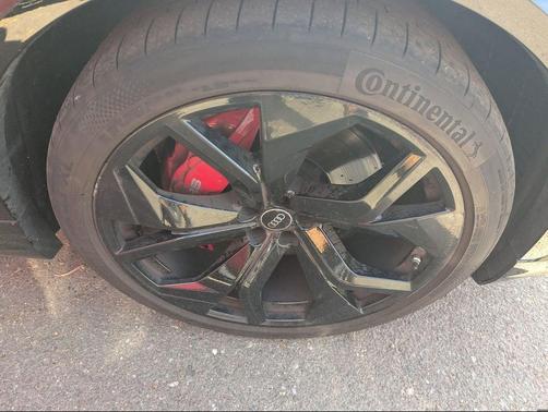 Mythos Black Metallic 2022 Audi RS Q8 4.0T