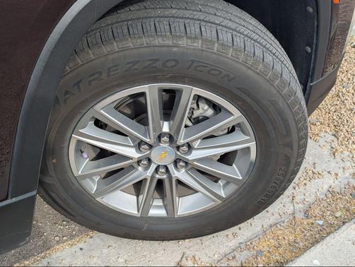 Black Cherry Metallic 2023 Chevrolet Traverse LT Cloth