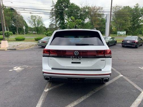 2025 Volkswagen Atlas 2.0T Peak Edition