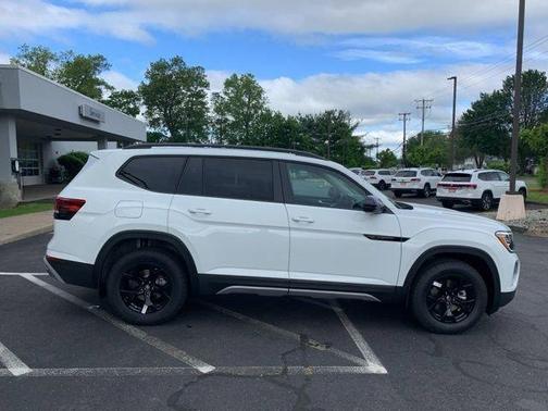 2025 Volkswagen Atlas 2.0T Peak Edition
