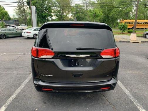 2022 Chrysler Voyager LX