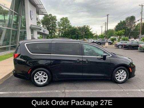 2022 Chrysler Voyager LX