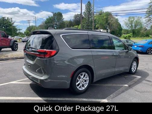 2022 Chrysler Pacifica Touring-L