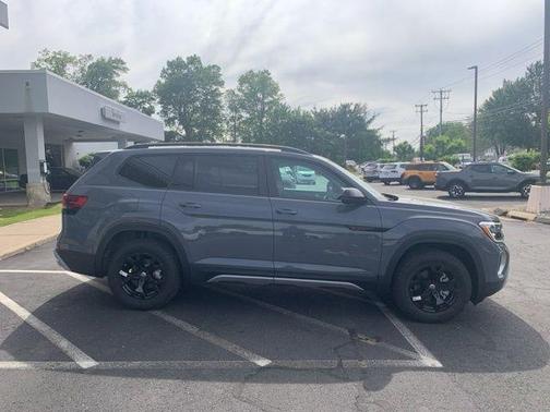 2025 Volkswagen Atlas 2.0T Peak Edition