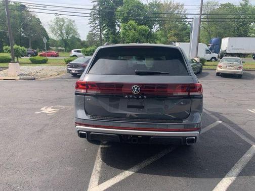 2025 Volkswagen Atlas 2.0T Peak Edition