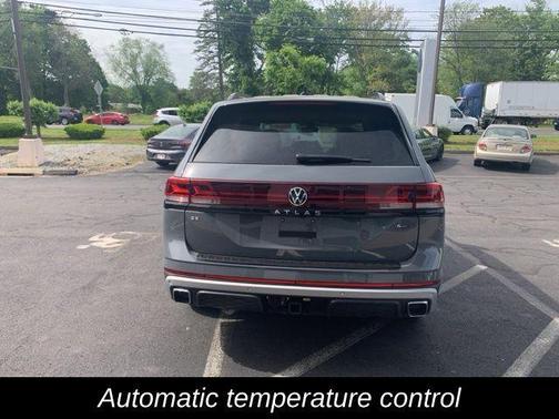2025 Volkswagen Atlas 2.0T Peak Edition