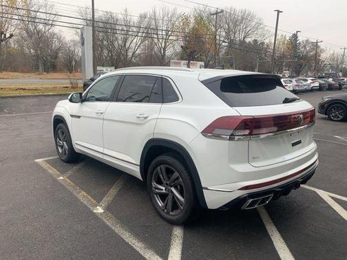 2024 Volkswagen Atlas Cross Sport 2.0T SEL R-Line