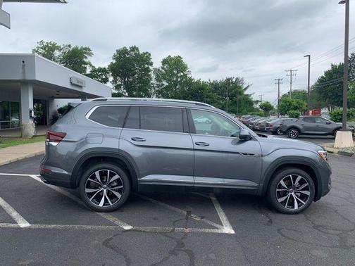 2025 Volkswagen Atlas 2.0T SEL Premium R-Line