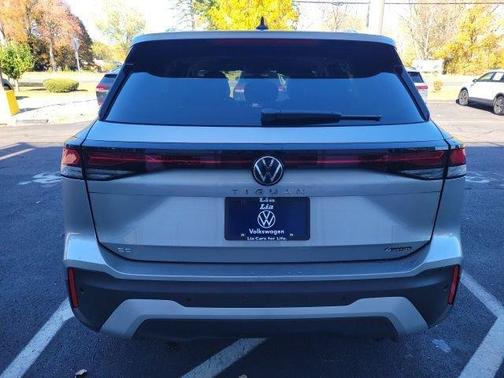 2025 Volkswagen Tiguan 2.0T SE