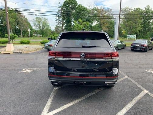 2025 Volkswagen Atlas 2.0T SE