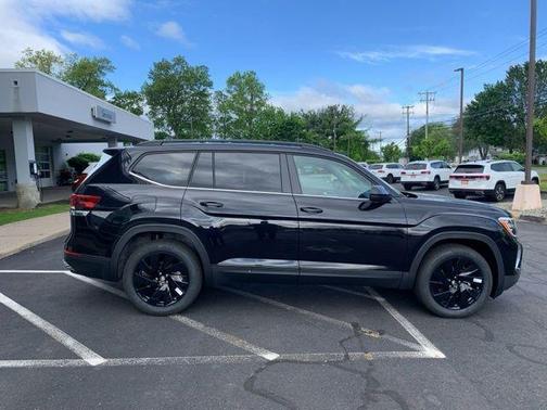 2025 Volkswagen Atlas 2.0T SE