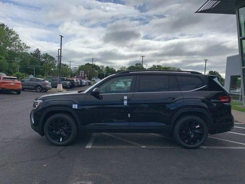 2025 Volkswagen Atlas 2.0T SE