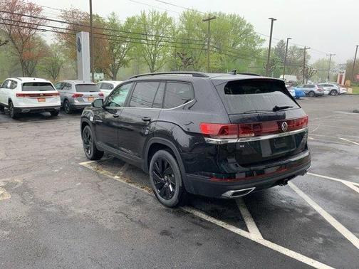 2025 Volkswagen Atlas 2.0T SE