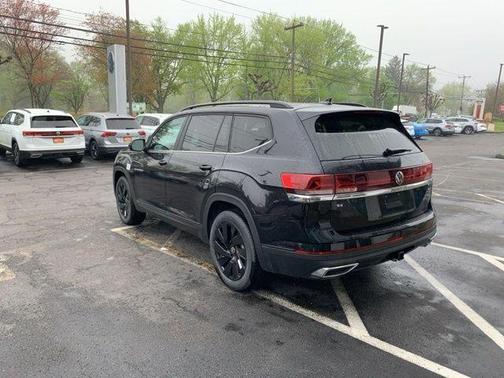 2025 Volkswagen Atlas 2.0T SE