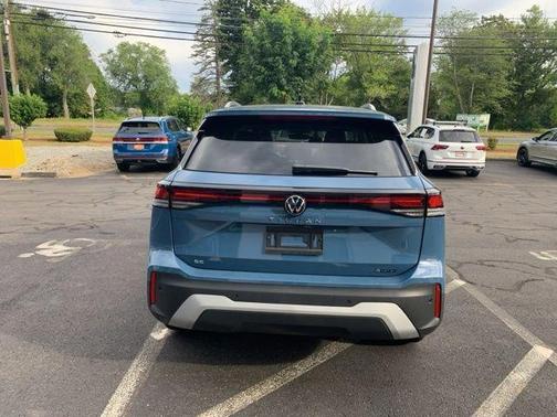 2025 Volkswagen Tiguan 2.0T SE