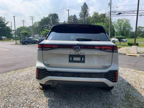 2025 Volkswagen Tiguan 2.0T SE R-Line Black
