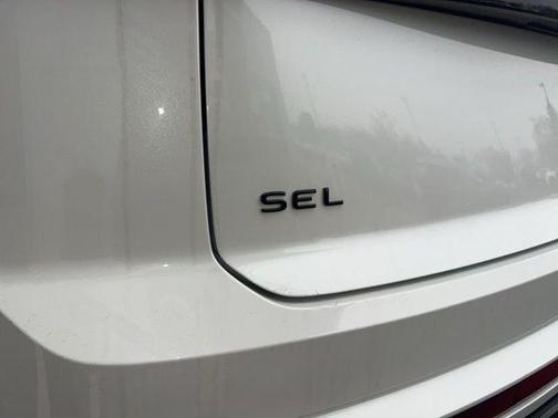 Opal White Pearl 2026 Volkswagen Atlas Cross Sport 2.0T SEL R-Line Black