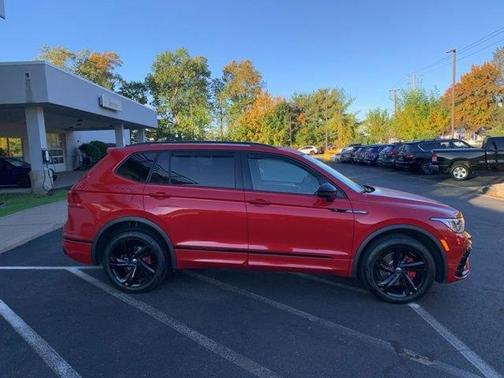 2024 Volkswagen Tiguan 2.0T SE R-Line Black