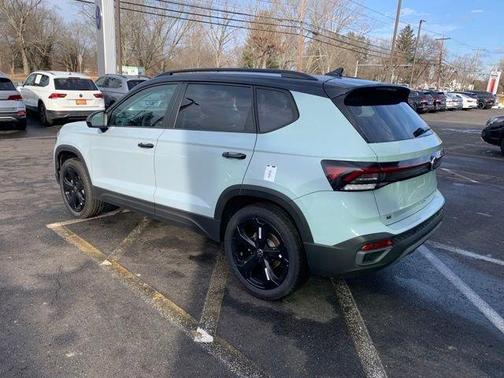 2026 Volkswagen Taos 1.5T SE Black