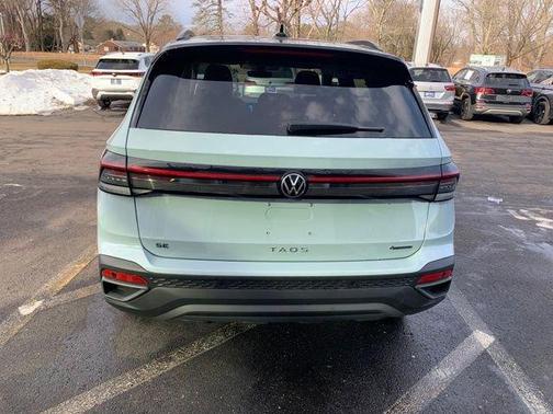 2026 Volkswagen Taos 1.5T SE Black