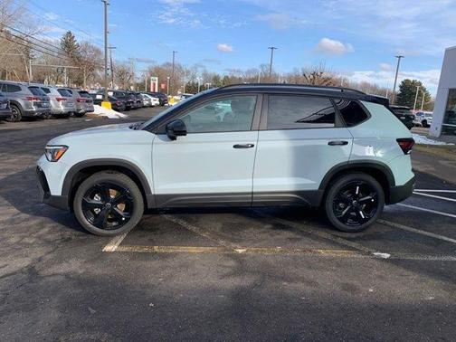 2026 Volkswagen Taos 1.5T SE Black