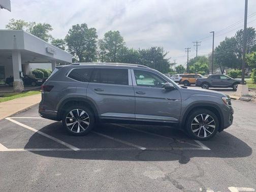 2025 Volkswagen Atlas 2.0T SEL Premium R-Line
